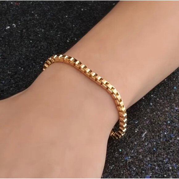 18K Gold Plated Box Chain Bracelet With Lobster Clasp - Picture 3 of 4
